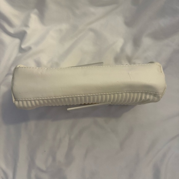 NWOT Bvlgari Faux Leather Fluted Cosmetic Bag - Picture 4 of 9